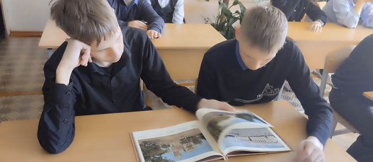 В школе прошёл классный час посвящённый Ленину.